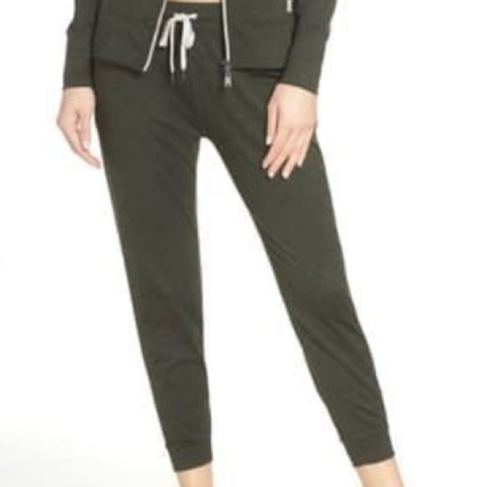 Vuori Joggers (green)